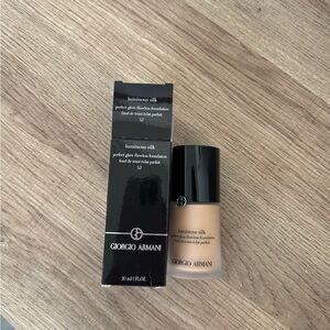 Giorgio Armani Luminous Silk Foundation Medium Coverage Dewy Finish